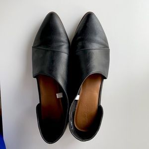 Universal Thread black flats